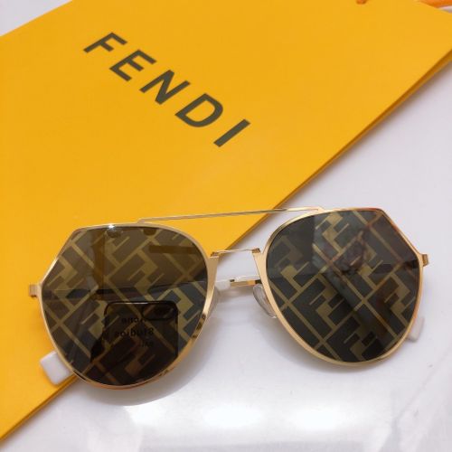 Fendi recommends the cool and cool letter F ff0329 sunglasses, which are simple, light and comfortable