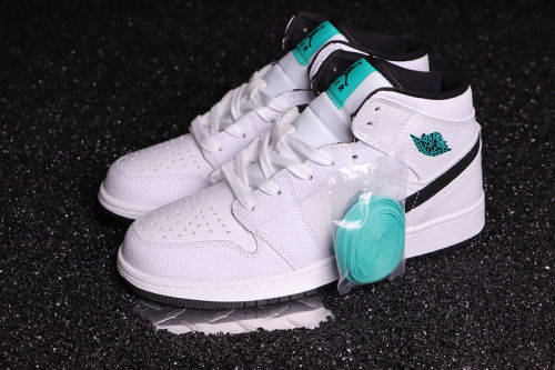 Women's AJ 1 Mid Retro Classics Shoes 554724-122