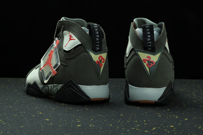 AJ7 Retro Classics Shoes AT3375-100