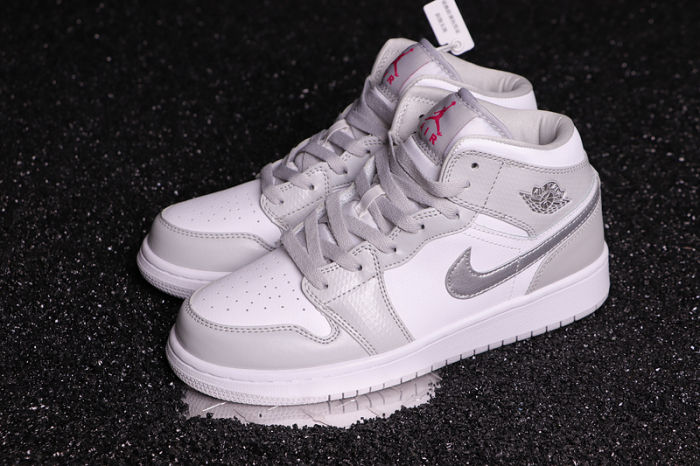 Women's AJ 1 Mid Retro Classics Shoes 9555112-012