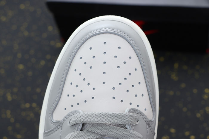 AJ 1 Low Retro Classics Shoes 553668-998