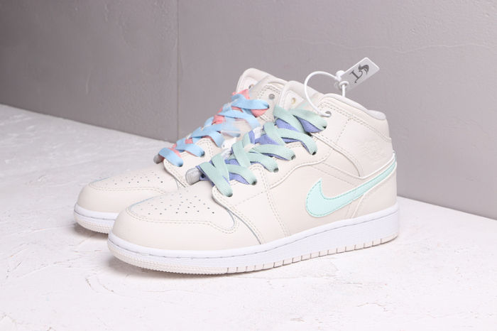 Women's AJ 1 Mid Retro Classics Shoes 555112-035