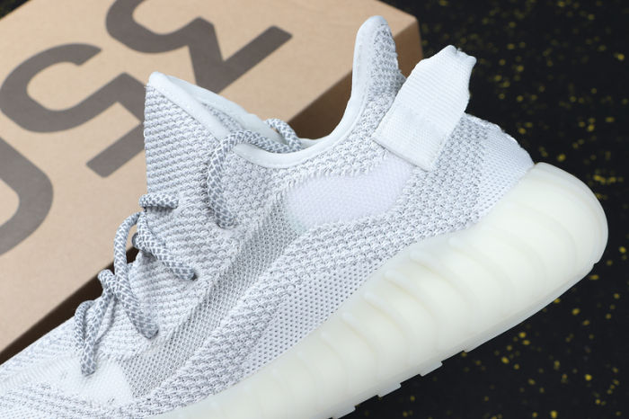 YEEZY BOOST 350 V2