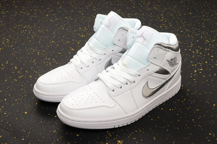AJ 1 Mid Retro Classics Shoes 554724-105