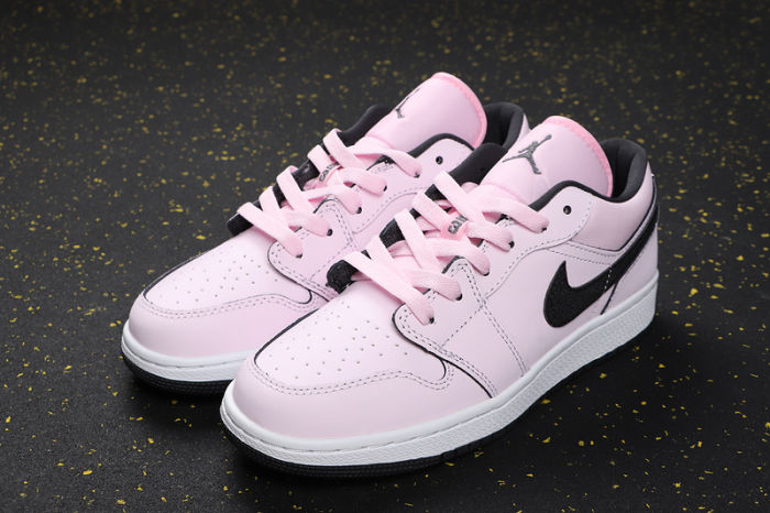 Women's AJ 1 Low Retro Classics Shoes 555112-601