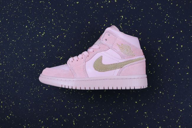 Women's AJ 1 Mid Retro Classics Shoes 555112-600