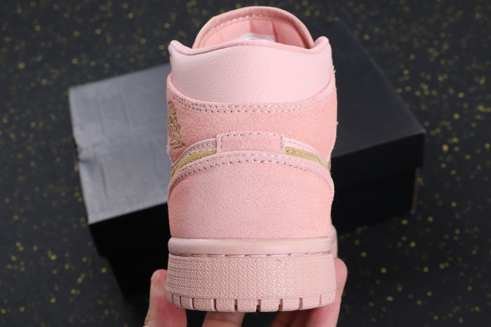 Women's AJ 1 Mid Retro Classics Shoes 555112-600