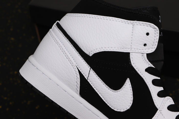 AJ 1 Mid Retro Classics Shoes 554724-113