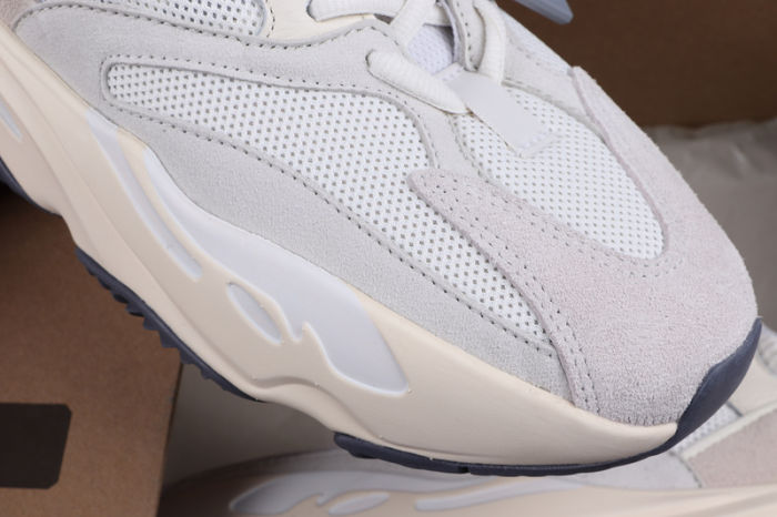 YEEZY BOOST 700
