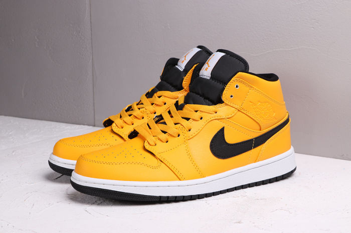 AJ 1 Mid Retro Classics Shoes 554724-700