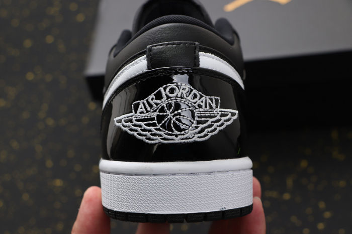 AJ 1 Low Retro Classics Shoes 553560-002