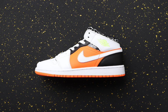 Women's AJ 1 Mid Retro Classics Shoes 554724-870