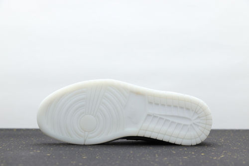 AJ 1 Low Retro Classics Shoes CW7009-090