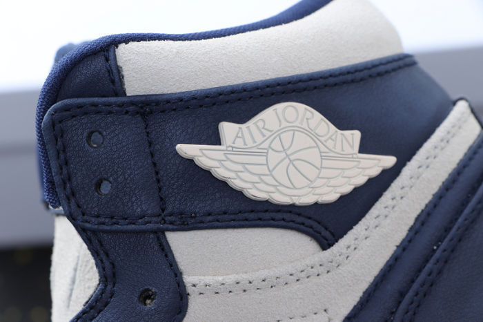 AJ 1 Mid Retro Classics Shoes AQ9131-401