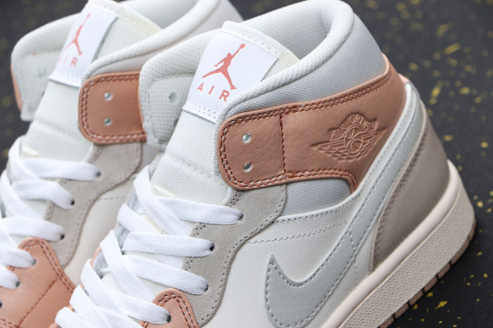 AJ 1 Mid Retro Classics Shoes CV3044-100