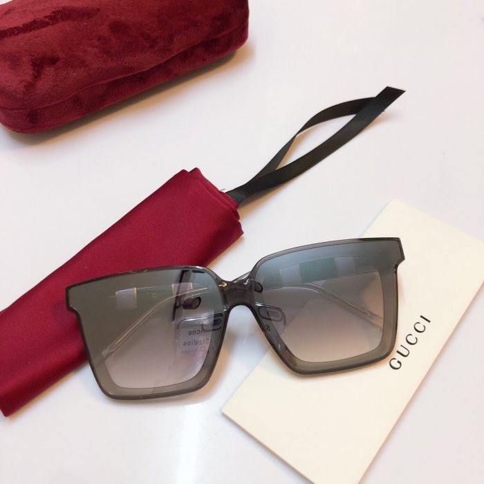 GUCCi sunglasses