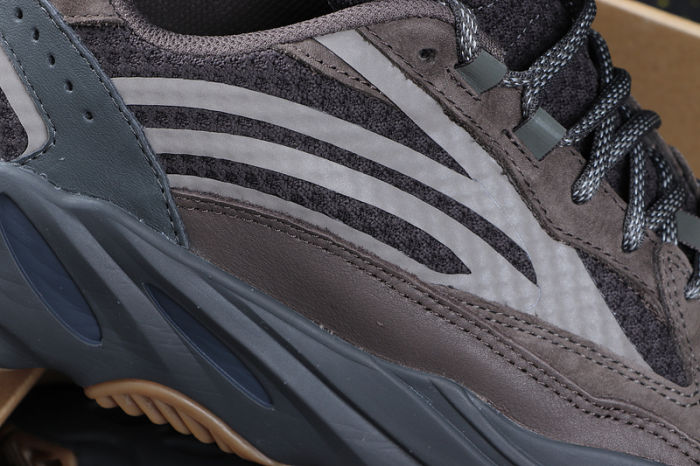 YEEZY BOOST 700