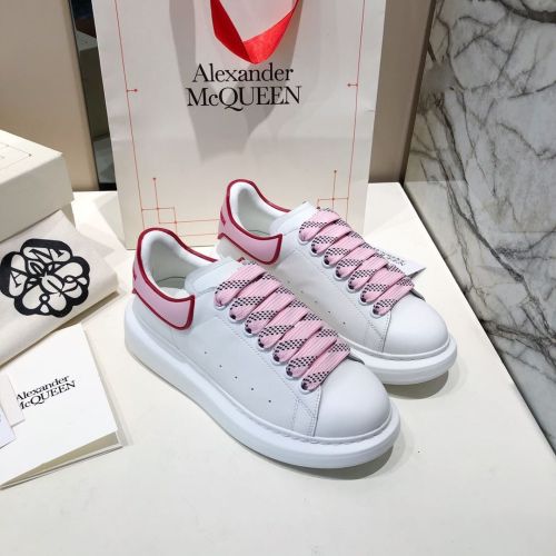 [Rose] The new product counters for fall/winter 2020 are synchronized with AlexanderMcQUEEN male. Lesbian McQueen [rose] new color outsole and new leather color [rose] white shoes, shop purchase original 1⃣️:1⃣️Create: new last shape, new silk imported cowhide fabric exactly like the original, new silk imported Sheepskin feet + silk imported sheepskin, new mold and new letter outsole label, new full package beige [rose]