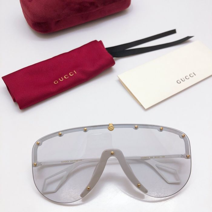 GUCCi sunglasses