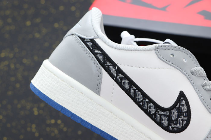 AJ 1 Low Retro Classics Shoes 553668-998