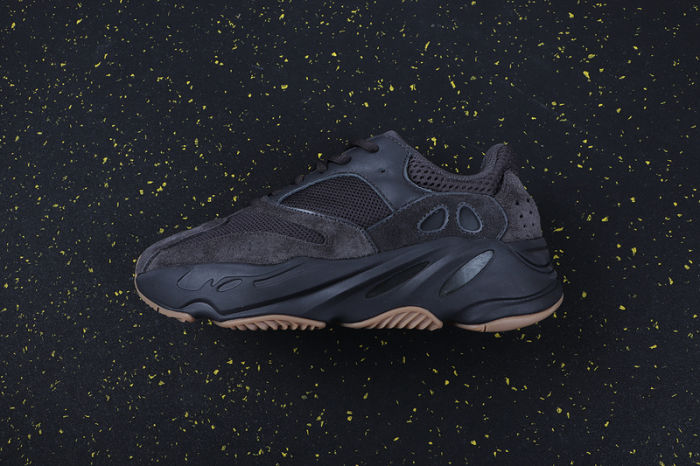 YEEZY BOOST 700