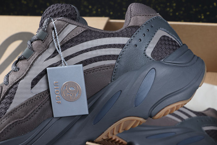 YEEZY BOOST 700