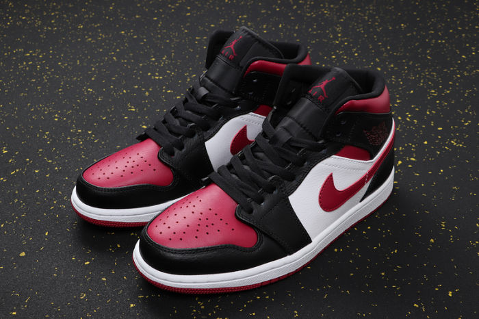 AJ 1 Mid Retro Classics Shoes 554724-066