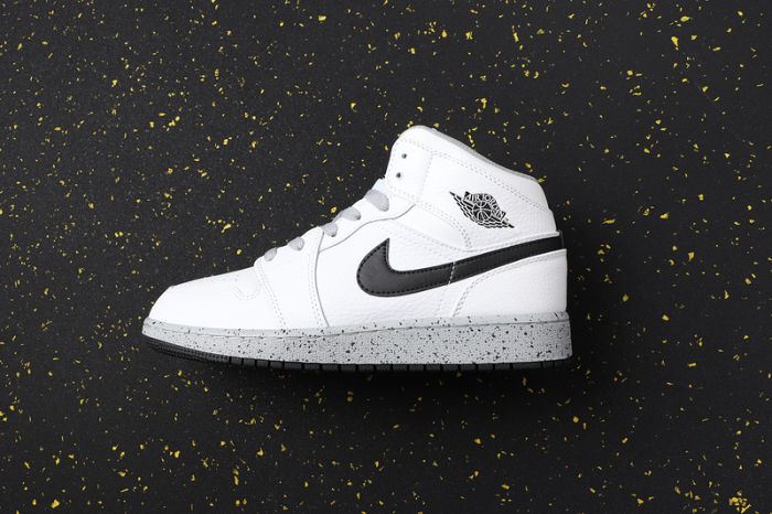 AJ 1 Mid Retro Classics Shoes 554724-115