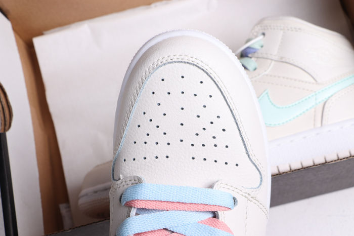 Women's AJ 1 Mid Retro Classics Shoes 555112-035