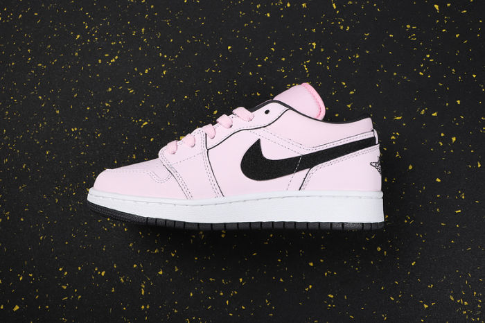 Women's AJ 1 Low Retro Classics Shoes 555112-601
