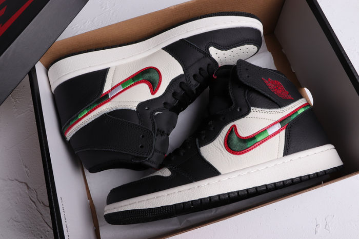 AJ 1 High Retro Classics Shoes 555088-015