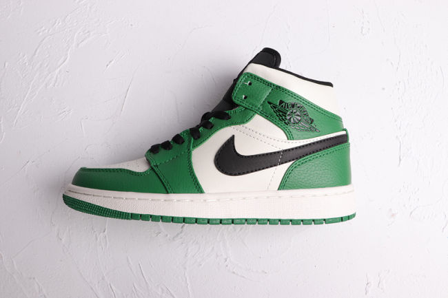 AJ 1 Mid Retro Classics Shoes 852542-301