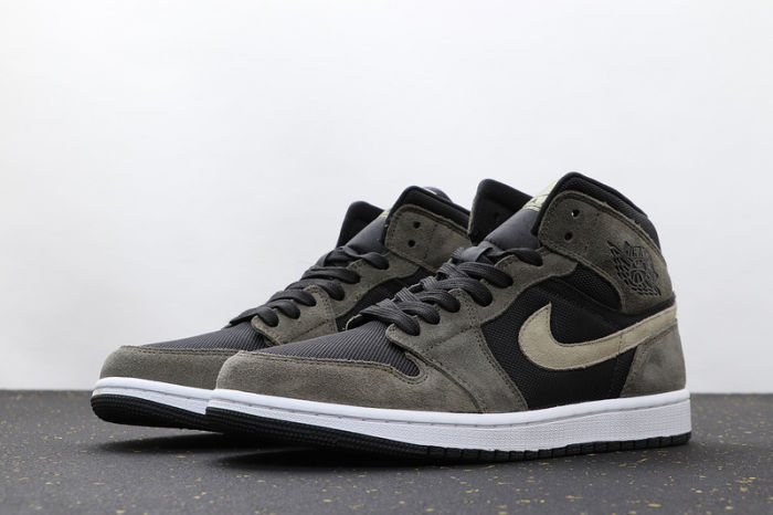 AJ 1 Mid Retro Classics Shoes BQ6472-030