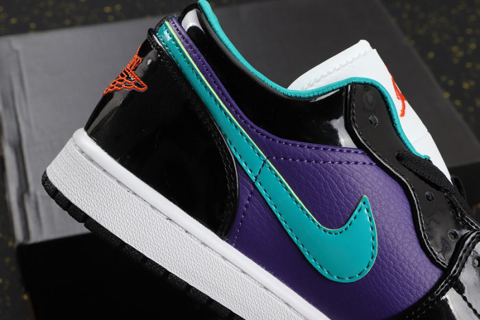 AJ 1 Low Retro Classics Shoes 553558-035