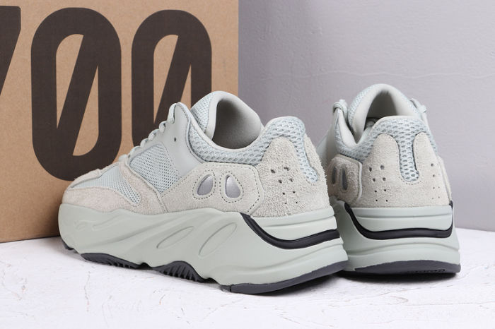 YEEZY BOOST 700