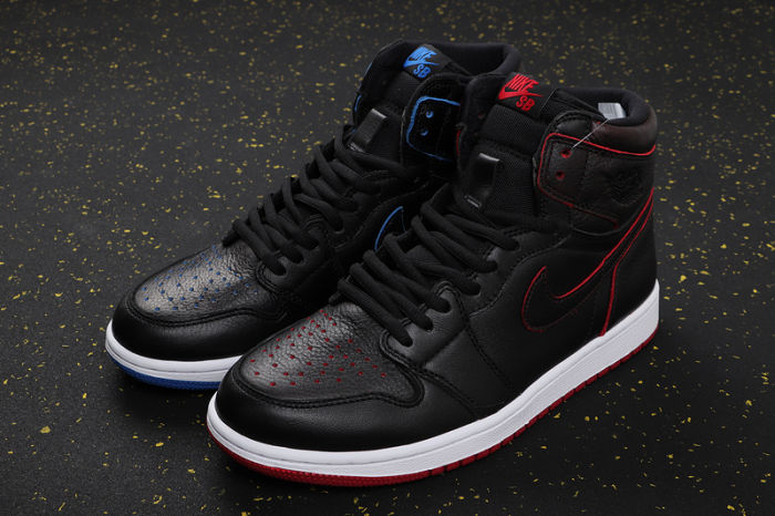 AJ 1 Mid Retro Classics Shoes 653532-002