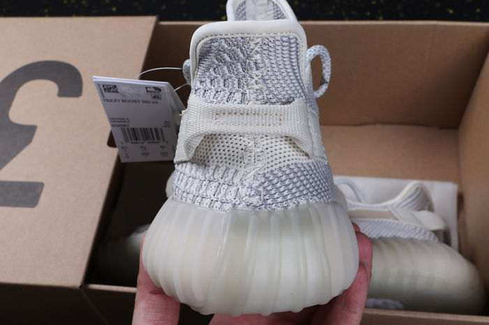 YEEZY BOOST 350 V2