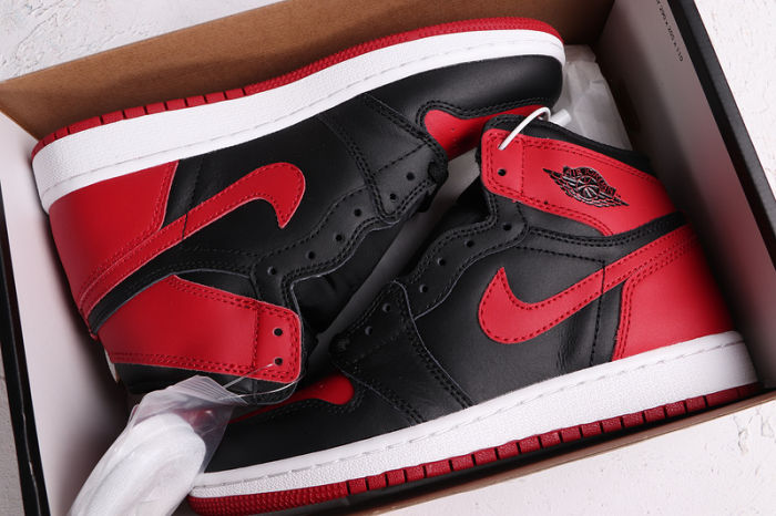Women's AJ 1 High Retro Classics Shoes 575441-001