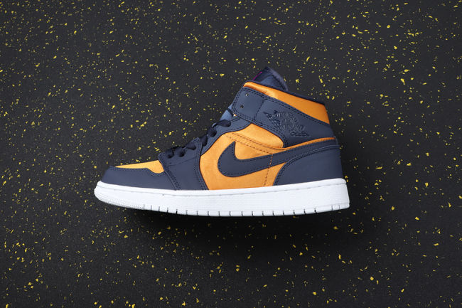 AJ 1 Mid Retro Classics Shoes 852542-401