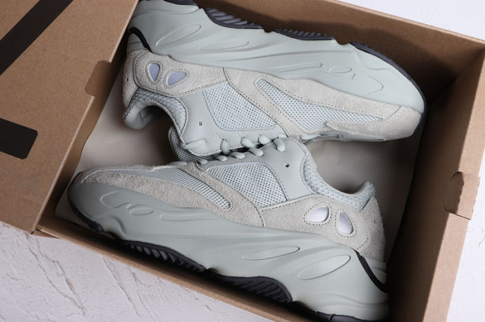 YEEZY BOOST 700