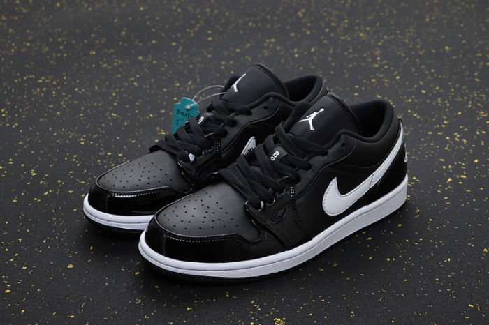 AJ 1 Low Retro Classics Shoes 553560-002