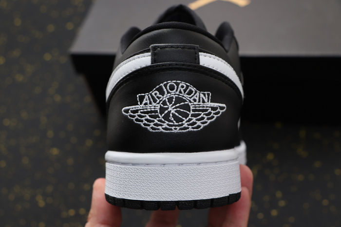 AJ 1 Low Retro Classics Shoes AO9944-001