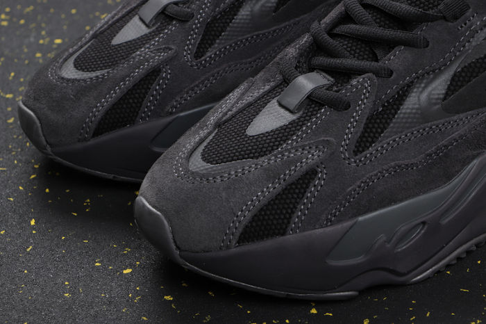 YEEZY BOOST 700