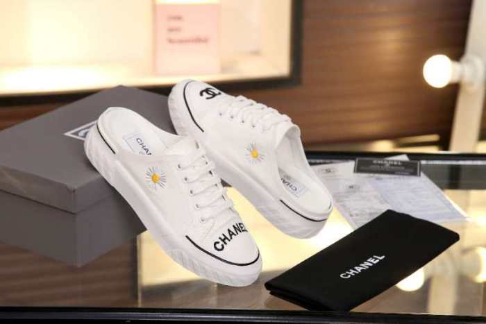 Chanel small fragrant butterfly mid ancient super soft canvas shoes