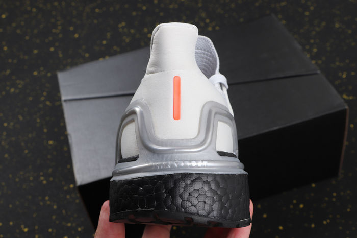 UltraBOOST 20