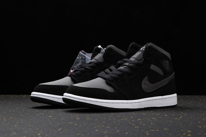 AJ 1 Mid Retro Classics Shoes 852542-012