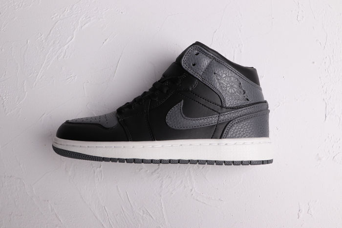 AJ 1 Mid Retro Classics Shoes 554724-041