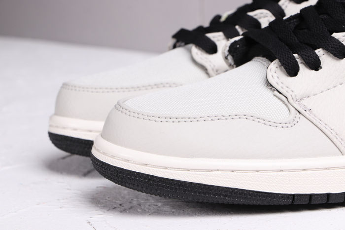 AJ 1 Mid Retro Classics Shoes 852542-002