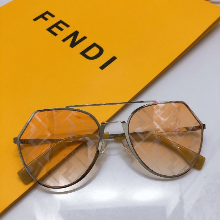 Fendi recommends the cool and cool letter F ff0329 sunglasses, which are simple, light and comfortable