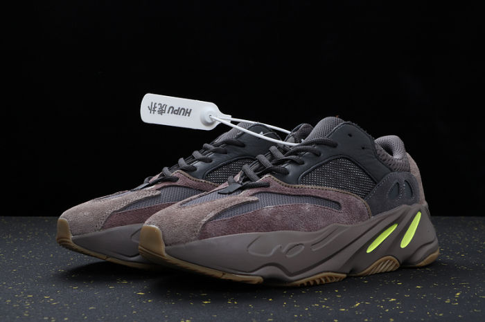 YEEZY BOOST 700